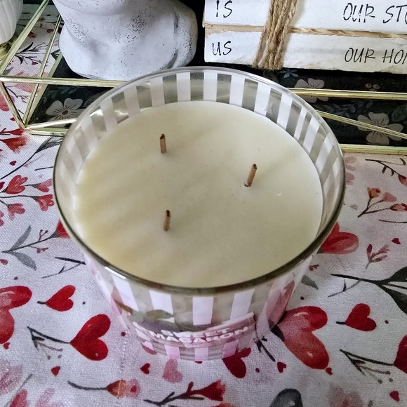 Bath & Body Works Sweet Macaron Candle with Silver Lid - Picture 2 of 3